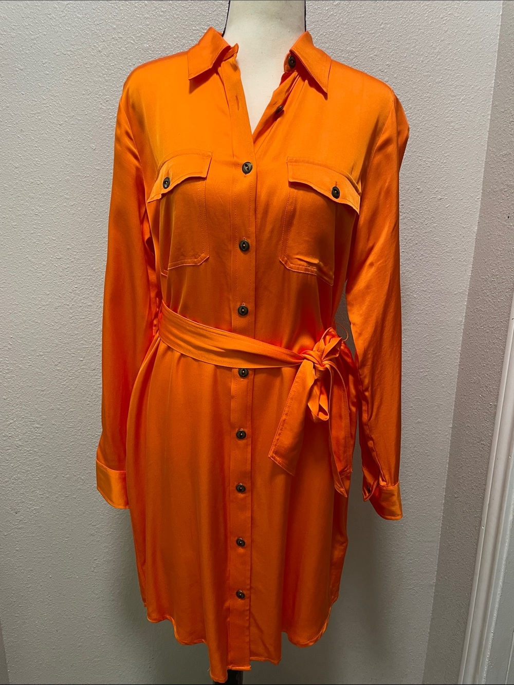 Ralph Lauren Orange Satin Belted Shirt
Dress Size 6